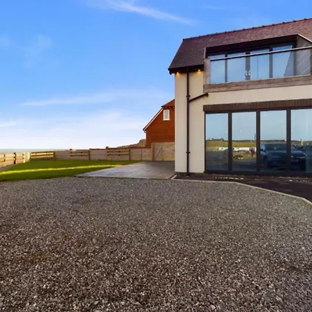 Luxury 4-bedroom Beachfront With Hot Tub & Games *