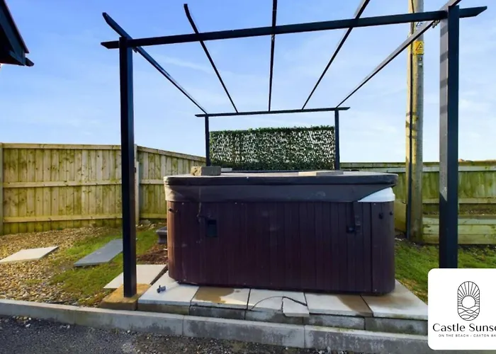 Luxury 4-bedroom Beachfront With Hot Tub & Games 别墅