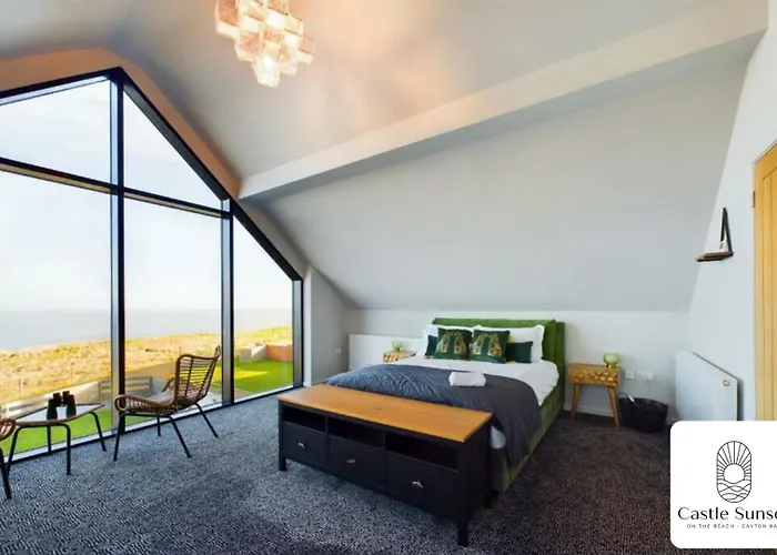 Luxury 4-bedroom Beachfront With Hot Tub & Games 别墅 *