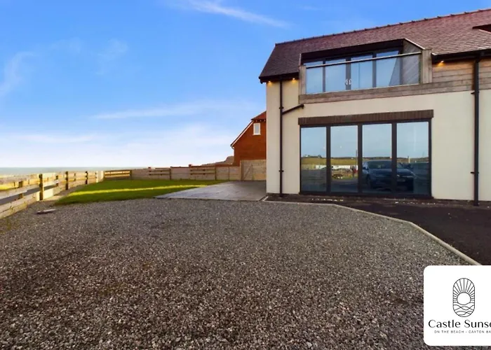 Luxury 4-bedroom Beachfront With Hot Tub & Games *