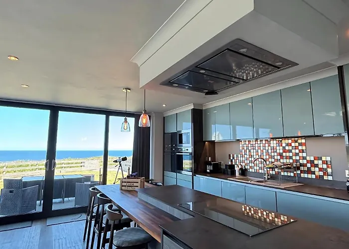 Luxury 4-bedroom Beachfront With Hot Tub & Games * 凯顿