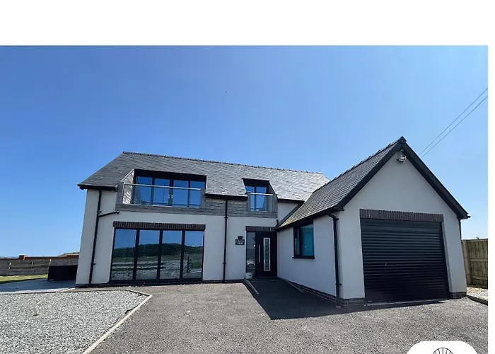 Luxury 4-bedroom Beachfront With Hot Tub & Games