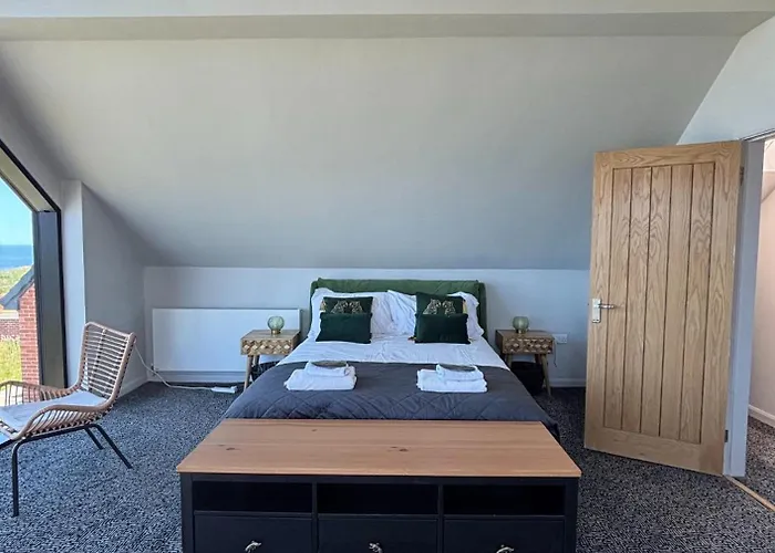 Luxury 4-bedroom Beachfront With Hot Tub & Games 别墅