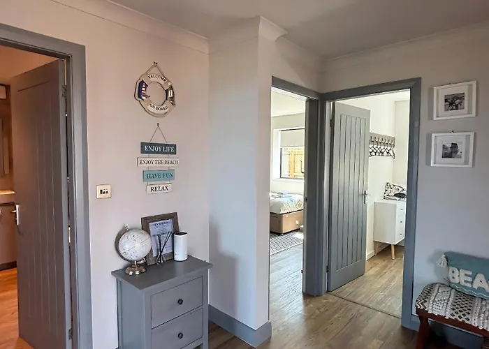 Luxury 4-bedroom Beachfront With Hot Tub & Games 别墅