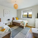 Luxury 4-bedroom Beachfront With Hot Tub & Games *