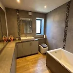 Luxury 4-bedroom Beachfront With Hot Tub & Games Villa