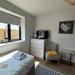 Villa Luxury 4-bedroom Beachfront With Hot Tub & Games *