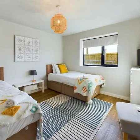 Luxury 4-bedroom Beachfront With Hot Tub & Games *