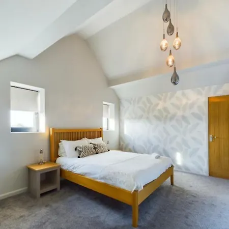 Villa Luxury 4-bedroom Beachfront With Hot Tub & Games Cayton
