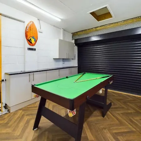 Luxury 4-bedroom Beachfront With Hot Tub & Games