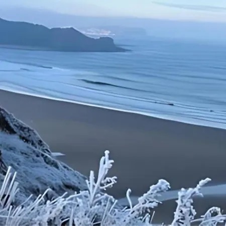 Villa Luxury 4-bedroom Beachfront With Hot Tub & Games