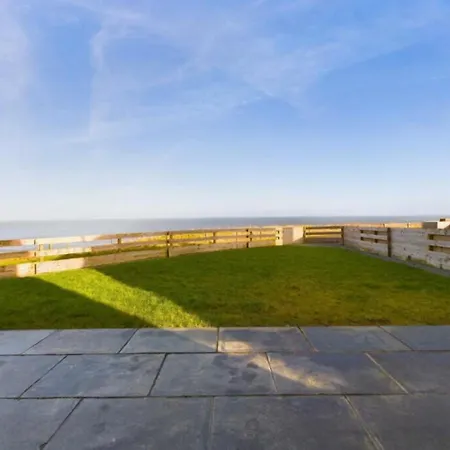 Luxury 4-bedroom Beachfront With Hot Tub & Games *