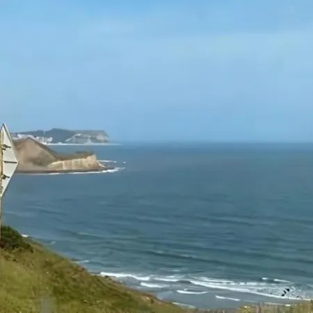 Luxury 4-bedroom Beachfront With Hot Tub & Games Cayton