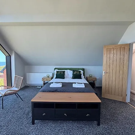 Luxury 4-bedroom Beachfront With Hot Tub & Games Villa