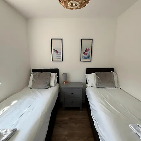 Villa Luxury 4-bedroom Beachfront With Hot Tub & Games *