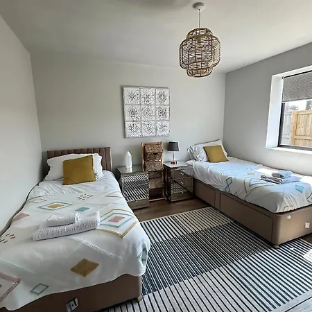 Luxury 4-bedroom Beachfront With Hot Tub & Games *