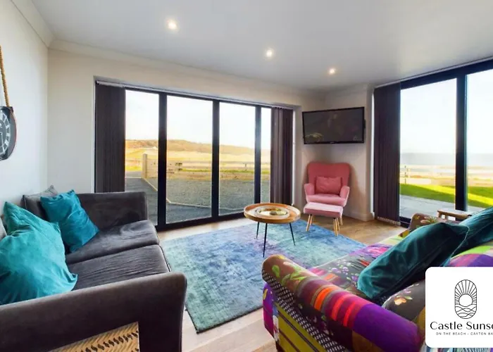 Luxury 4-bedroom Beachfront With Hot Tub & Games * Cayton