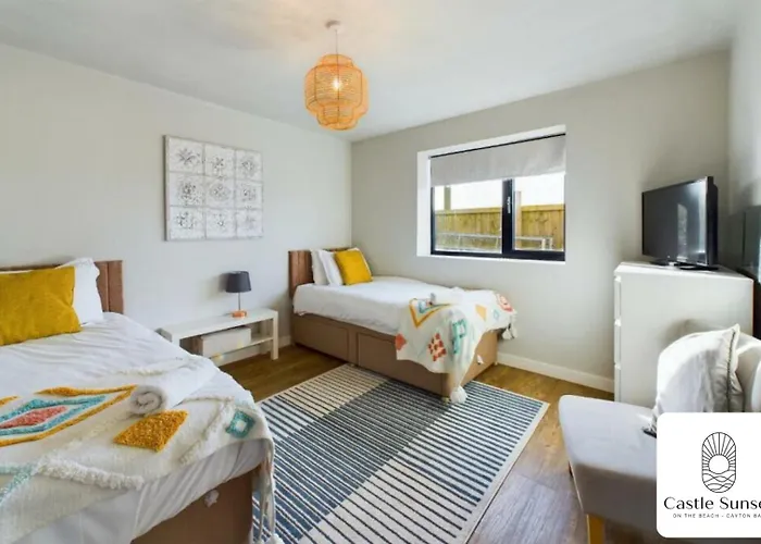 Luxury 4-bedroom Beachfront With Hot Tub & Games *