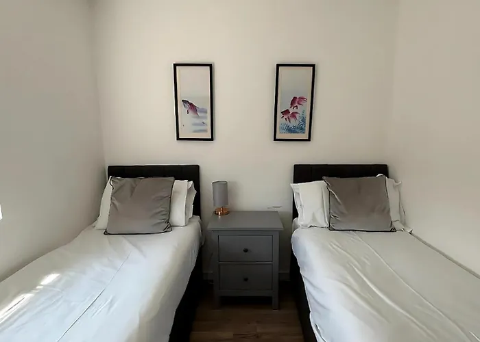 Villa Luxury 4-bedroom Beachfront With Hot Tub & Games *