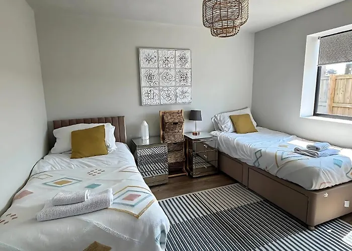 Luxury 4-bedroom Beachfront With Hot Tub & Games *