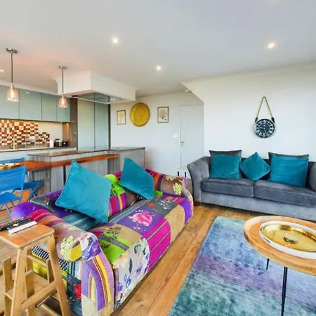Luxury 4-bedroom Beachfront With Hot Tub & Games Villa