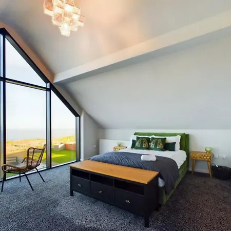 Luxury 4-bedroom Beachfront With Hot Tub & Games Willa *