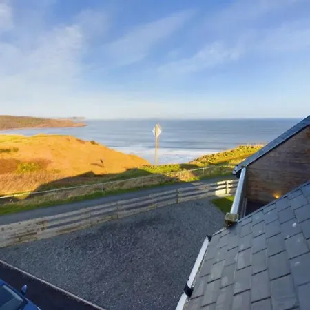 Willa Luxury 4-bedroom Beachfront With Hot Tub & Games *