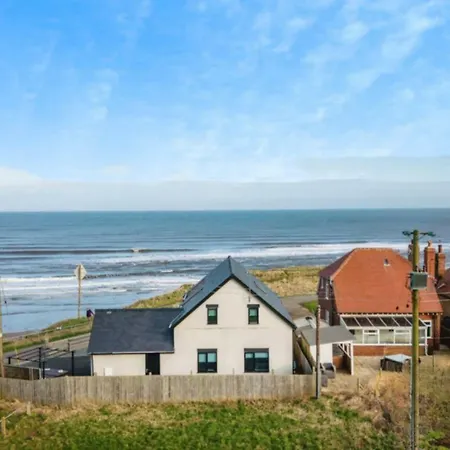 Luxury 4-bedroom Beachfront With Hot Tub & Games Cayton