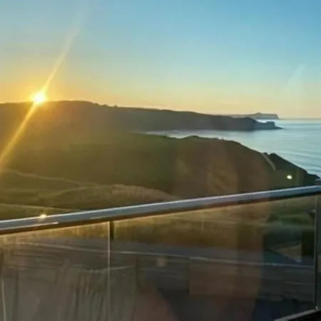 Luxury 4-bedroom Beachfront With Hot Tub & Games Willa