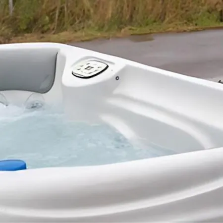 Villa Luxury 4-bedroom Beachfront With Hot Tub & Games Cayton