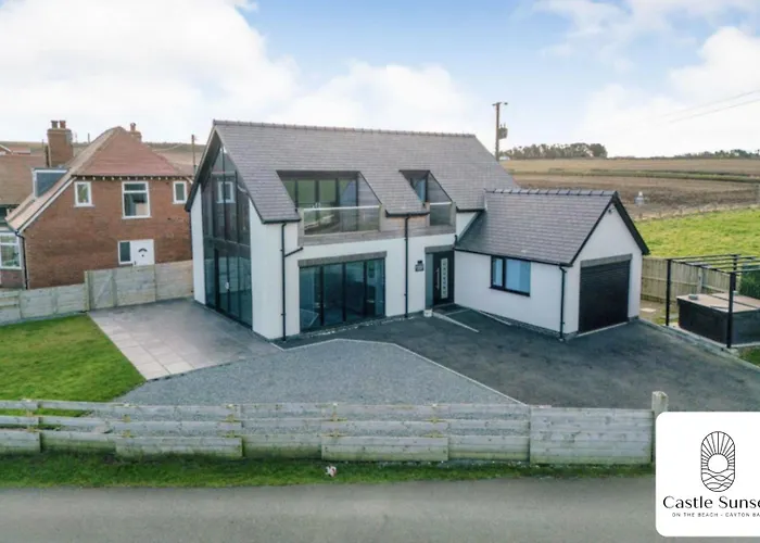 Willa Luxury 4-bedroom Beachfront With Hot Tub & Games *