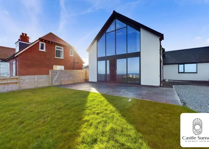 Luxury 4-bedroom Beachfront With Hot Tub & Games Willa Cayton