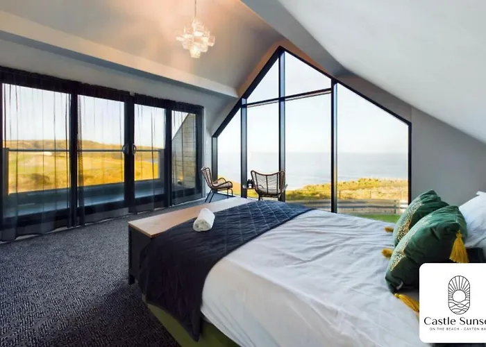 Luxury 4-bedroom Beachfront With Hot Tub & Games Willa Cayton