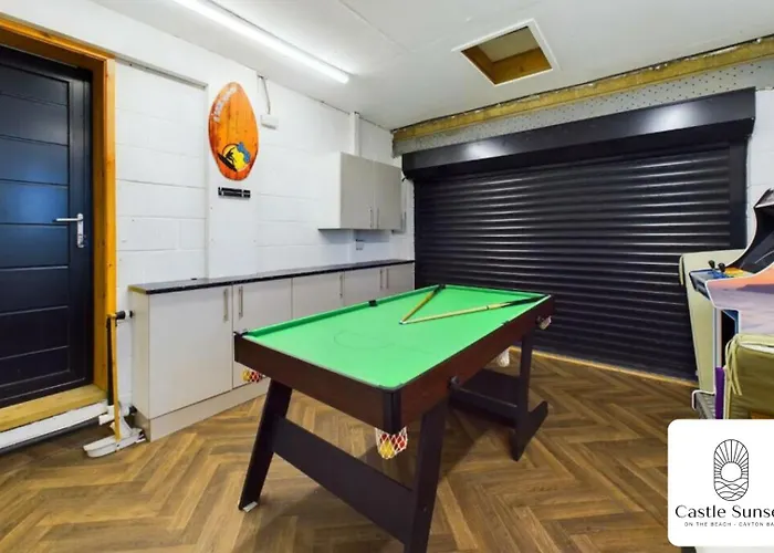 Luxury 4-bedroom Beachfront With Hot Tub & Games