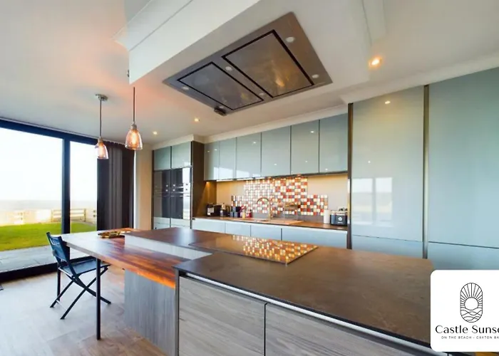 Willa Luxury 4-bedroom Beachfront With Hot Tub & Games