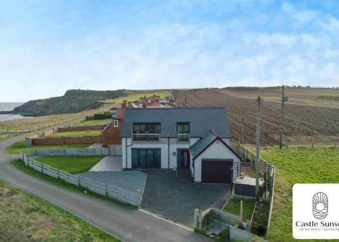 Luxury 4-bedroom Beachfront With Hot Tub & Games Willa Cayton