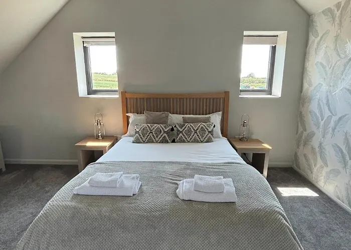 Luxury 4-bedroom Beachfront With Hot Tub & Games Cayton